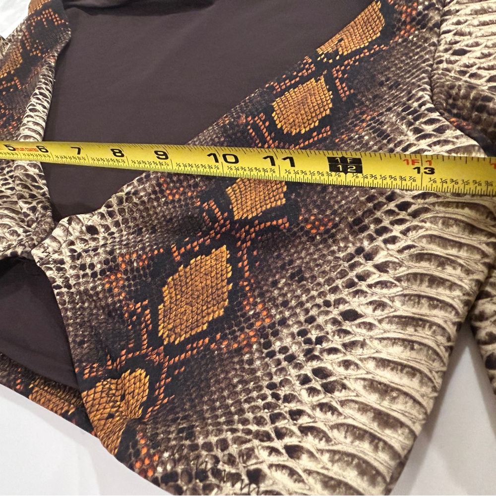 SKIMS Desert Snake Print Long Sleeve Shrug - Picture 6 of 8